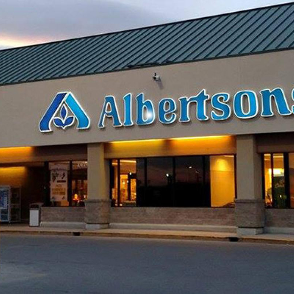 Albertsons enhances security with Alvarado’s GDO gates and modular post and rail